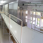 カーテン仕上げ機